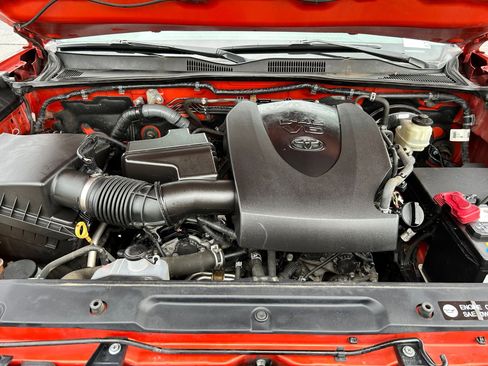 Used 2016 Toyota Tacoma SR5 w/ Towing Package image 30