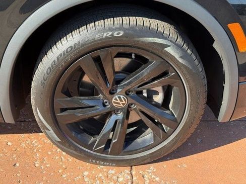 Used 2023 Volkswagen Tiguan SE R-Line AWD/4WD image 8