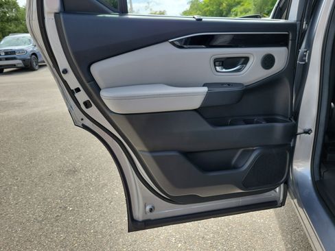 Used 2025 Honda Pilot EX-L image 13