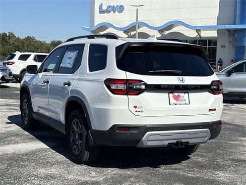 New 2025 Honda Pilot TrailSport image 7