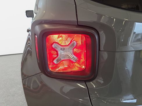 Used 2022 Jeep Renegade Altitude w/ Convenience Group AWD/4WD image 31