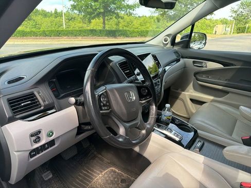 Used 2019 Honda Pilot Touring image 8