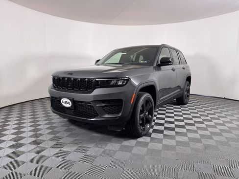 New 2025 Jeep Grand Cherokee Altitude image 15