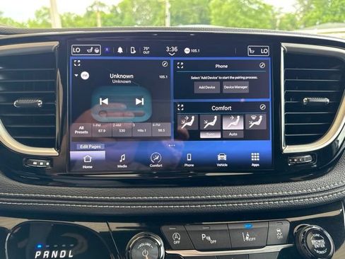 Used 2023 Chrysler Pacifica Touring FWD image 18