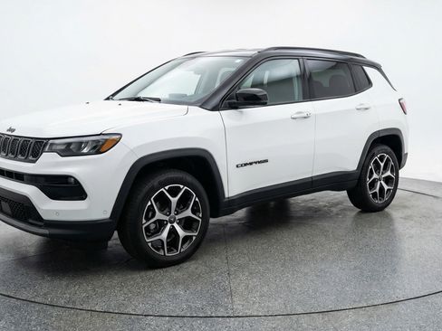 Used 2025 Jeep Compass Limited image 3