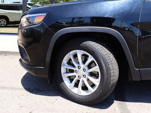 Used 2019 Jeep Cherokee Latitude w/ Popular Appearance Group FWD image 5