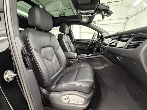 Certified 2025 Porsche Macan AWD/4WD image 23