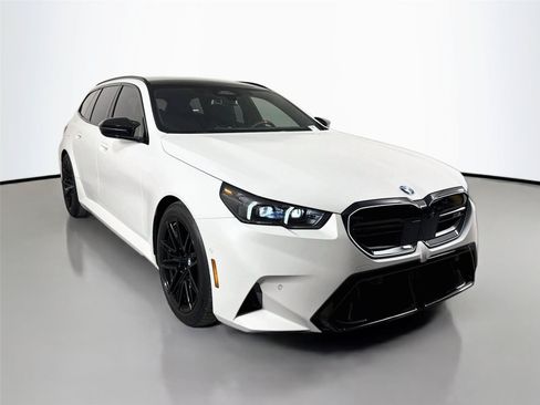 New 2027 BMW M5 Touring AWD/4WD image 3