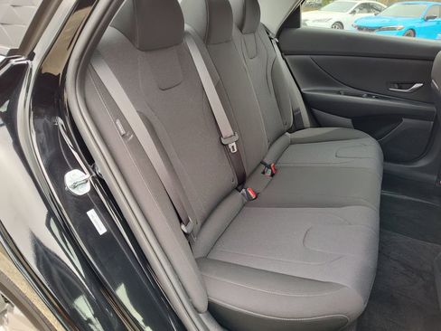 Used 2025 Hyundai Elantra SE image 31
