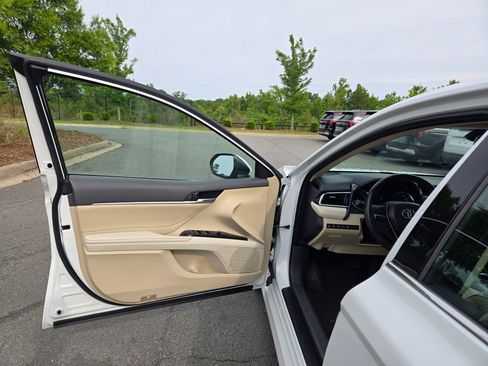 Used 2018 Toyota Camry XLE w/ Audio Package FWD image 20