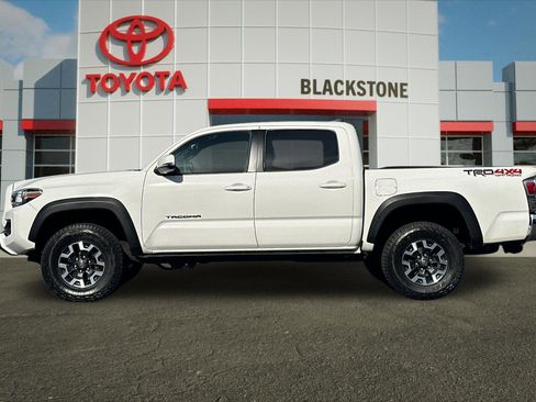 Certified 2023 Toyota Tacoma TRD Off-Road image 6