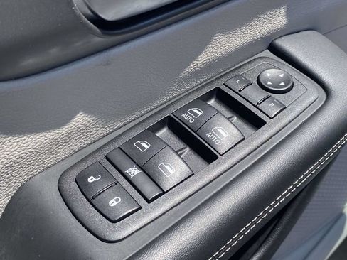 Used 2023 Chrysler Pacifica Touring-L FWD image 50