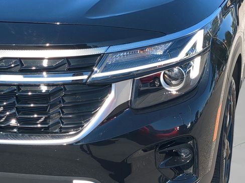 Certified 2025 Kia Seltos EX w/ EX Sunroof Package image 11