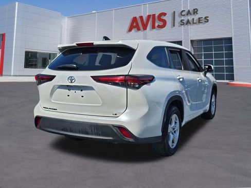 Used 2024 Toyota Highlander LE image 6
