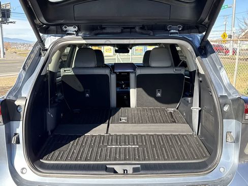 Used 2024 Toyota Highlander Platinum image 6