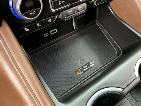 Used 2024 Chevrolet Tahoe High Country image 33