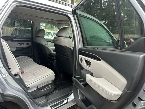 Used 2024 Honda Pilot Elite image 13