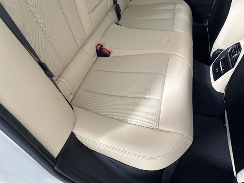 Used 2025 BMW 330i Sedan w/ Convenience Package image 33