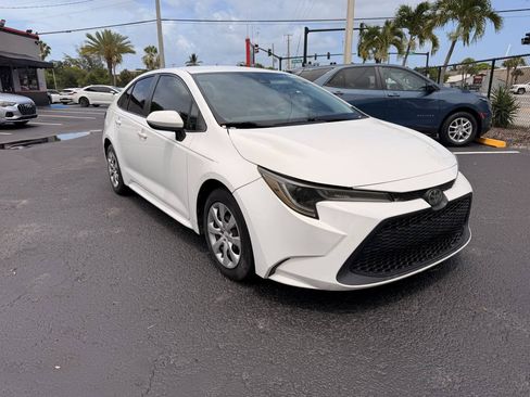 Used 2020 Toyota Corolla LE FWD image 1