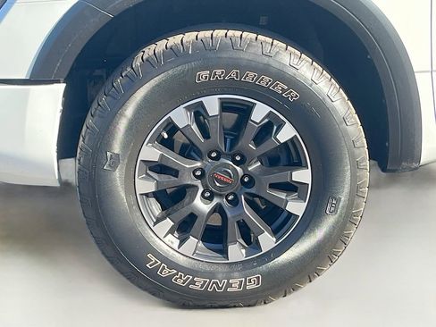 Used 2021 Nissan Titan PRO-4X w/ Pro-4x Convenience Package AWD/4WD image 32