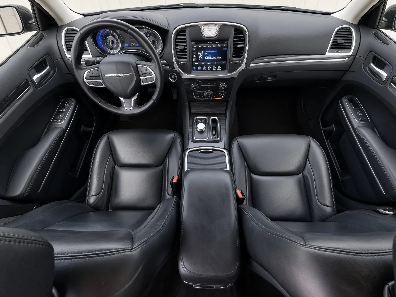 Used 2018 Chrysler 300 Touring L RWD image 9