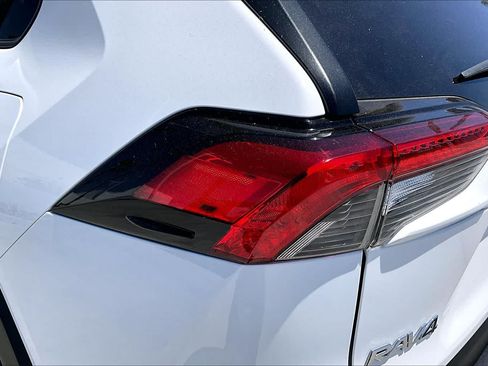 Used 2021 Toyota RAV4 XLE FWD image 28