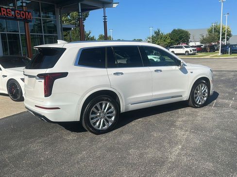 Used 2022 Cadillac XT6 Premium Luxury w/ Technology Package AWD/4WD image 3