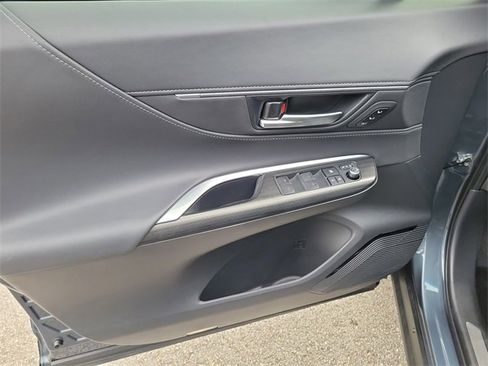 Used 2024 Toyota Venza LE image 13