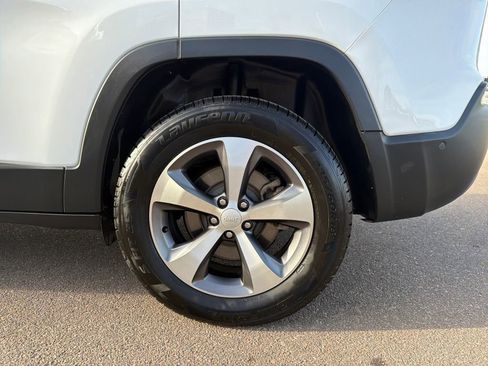 Used 2021 Jeep Cherokee Limited AWD/4WD image 35