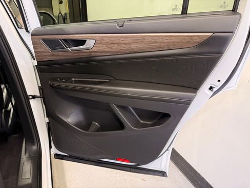 Used 2024 Volkswagen Atlas SEL Premium R-Line image 25