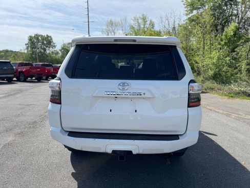 Used 2017 Toyota 4Runner SR5 Premium image 5