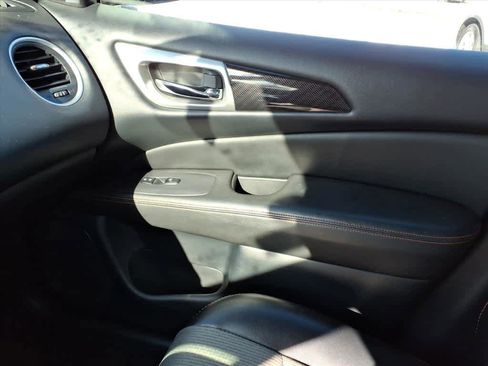 Certified 2020 Nissan Pathfinder SV w/ Rock Creek Edition image 18