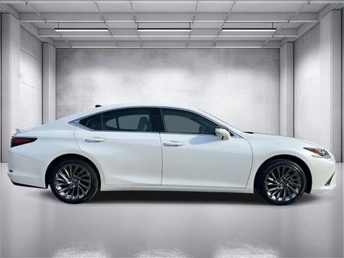 Used 2025 Lexus ES 350 Luxury image 2