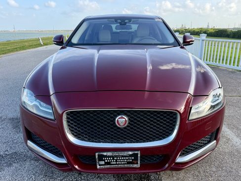Used 2016 Jaguar XF Prestige AWD/4WD image 2