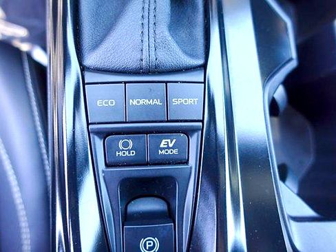 Used 2025 Toyota Camry SE w/ Convenience Package FWD image 20