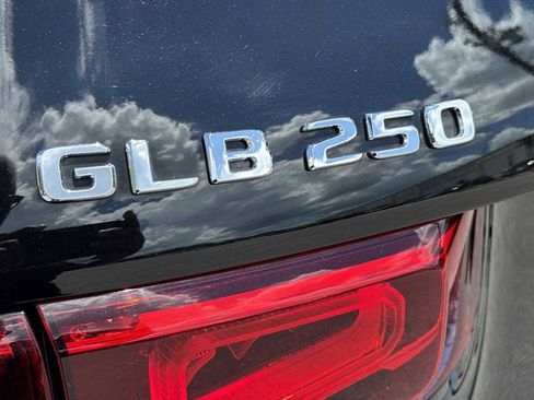 Used 2022 Mercedes-Benz GLB 250 image 12