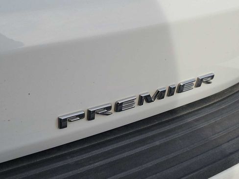 Used 2023 Chevrolet Suburban Premier image 7