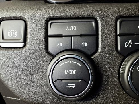 Used 2023 Chevrolet Silverado 1500 LT AWD/4WD image 18