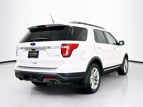 Used 2018 Ford Explorer XLT w/ Equipment Group 202A AWD/4WD image 9