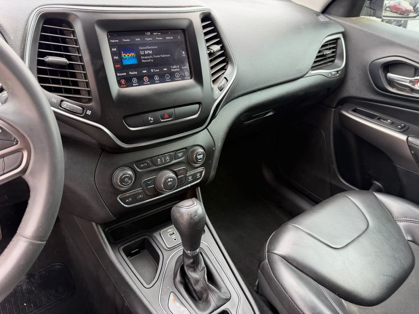 Used 2020 Jeep Cherokee Latitude Plus FWD image 7