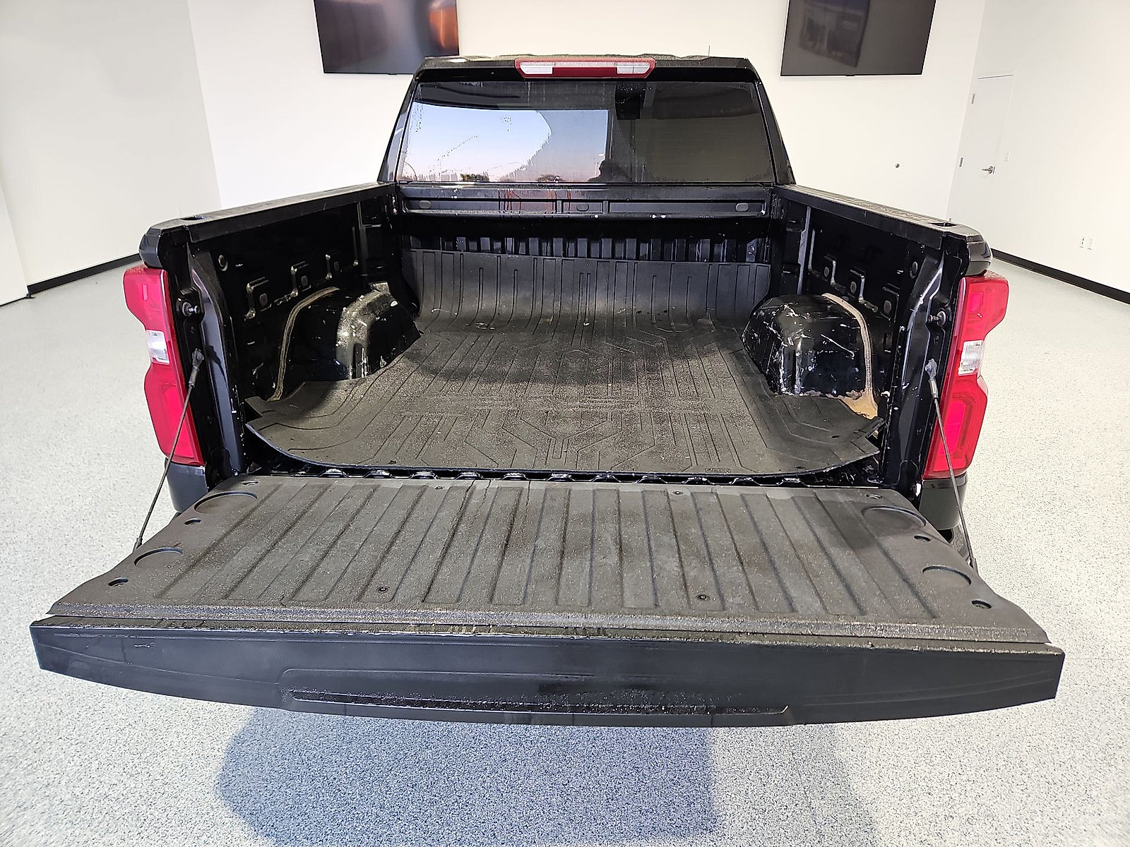 Used 2023 Chevrolet Silverado 1500 RST w/ Z71 Off-Road Package AWD/4WD image 12
