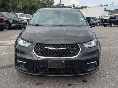 Used 2023 Chrysler Pacifica Touring-L FWD image 9