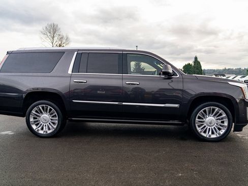 Used 2017 Cadillac Escalade ESV Platinum image 12