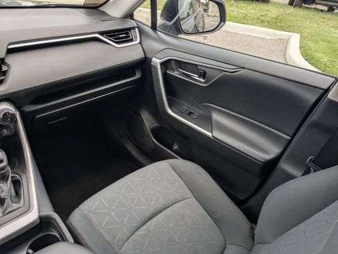 Used 2021 Toyota RAV4 XLE FWD image 19
