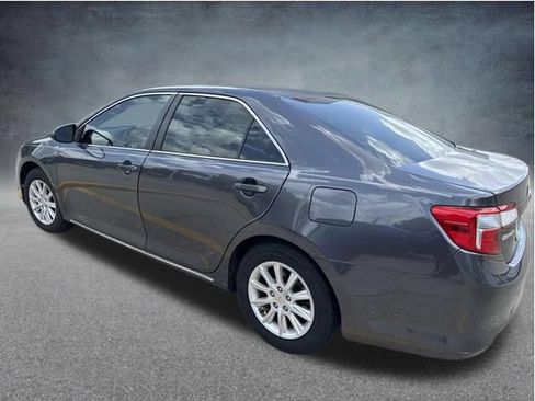 Used 2012 Toyota Camry LE FWD image 3