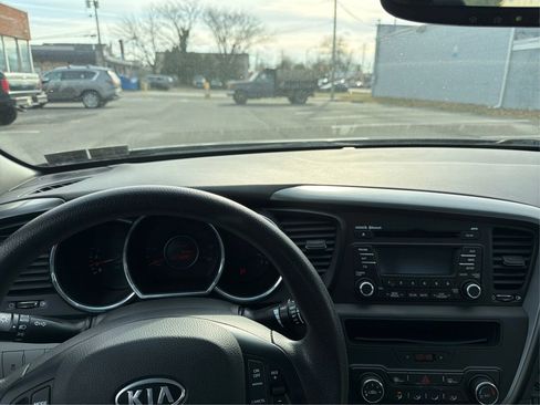 Used 2011 Kia Optima LX w/ Convenience Pkg image 17