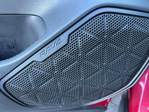 Used 2021 Toyota RAV4 LE image 22