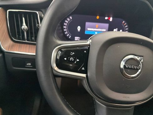 Used 2023 Volvo XC60 B5 Plus FWD image 27