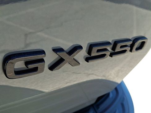 Used 2025 Lexus GX 550 w/ Accessory Package (2T) AWD/4WD image 31