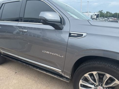 Used 2021 GMC Yukon Denali w/ Denali Premium Package AWD/4WD image 5